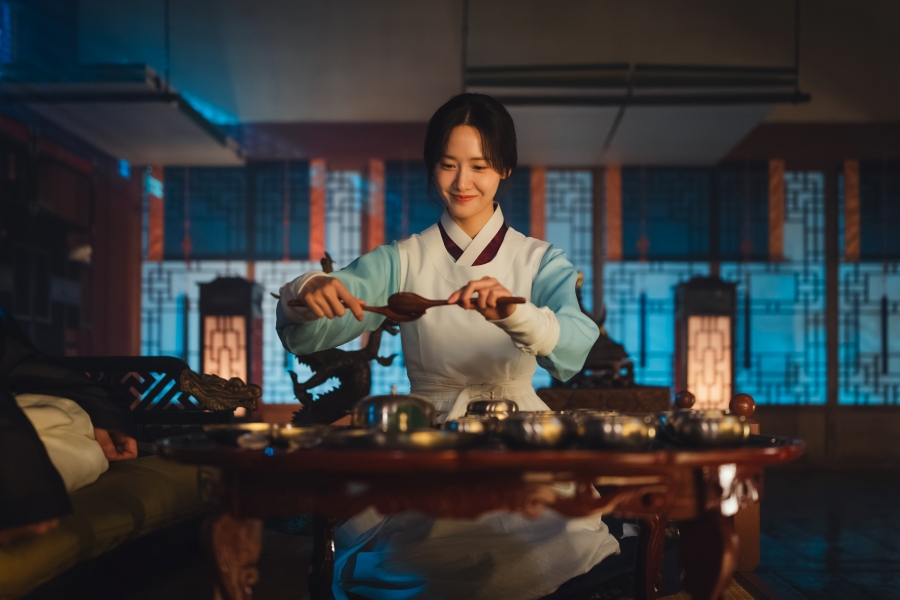 เรื่องย่อ Bon Appétit, Your Majesty เมนูรักพิชิตใจราชา (2025)