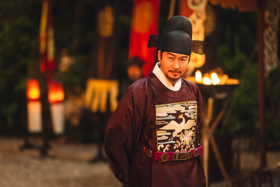 เรื่องย่อ Bon Appétit, Your Majesty เมนูรักพิชิตใจราชา (2025)