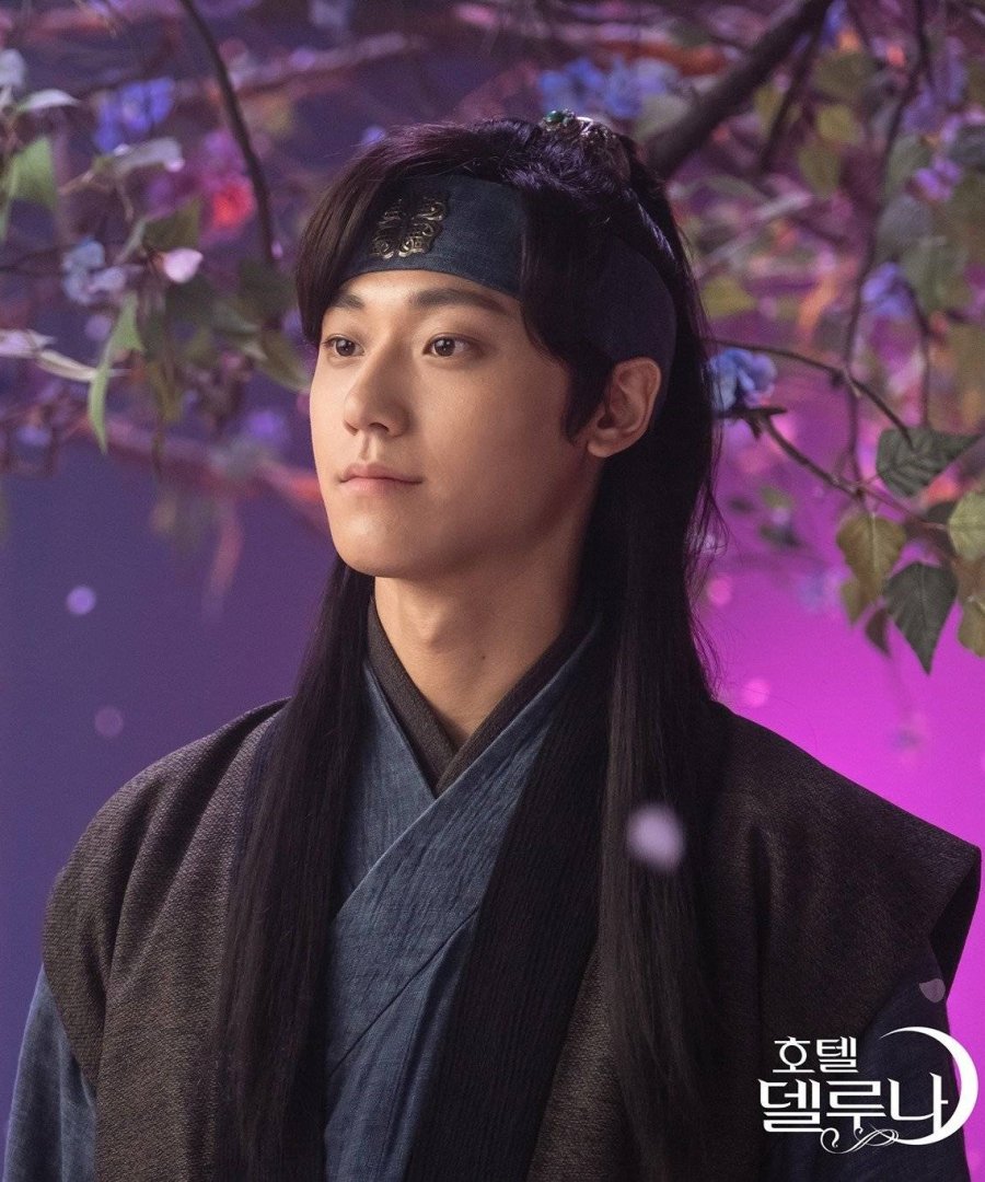 12 พระเอกเกาหลีในชุดฮันบก หล่อสง่าจนแฟนๆ หวีดไม่หยุด