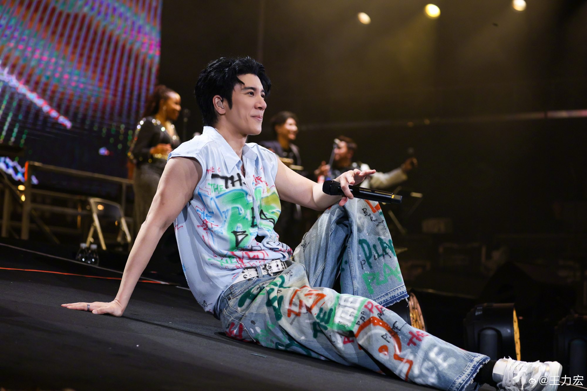 หวังลี่หงโชว์ลุคอมตะ ทำแฟนตะลึงเหมือนย้อนวัย 30