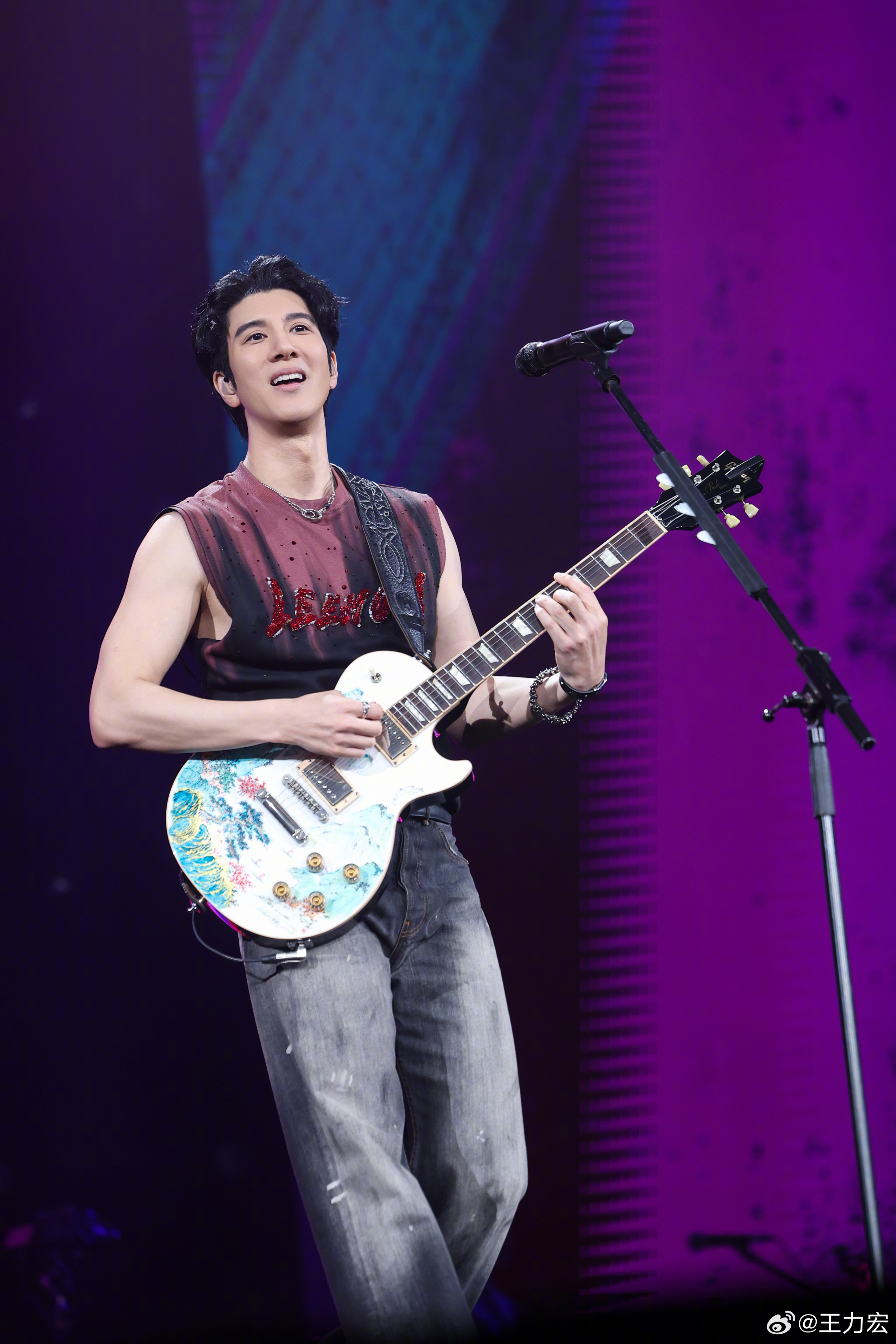 หวังลี่หงโชว์ลุคอมตะ ทำแฟนตะลึงเหมือนย้อนวัย 30