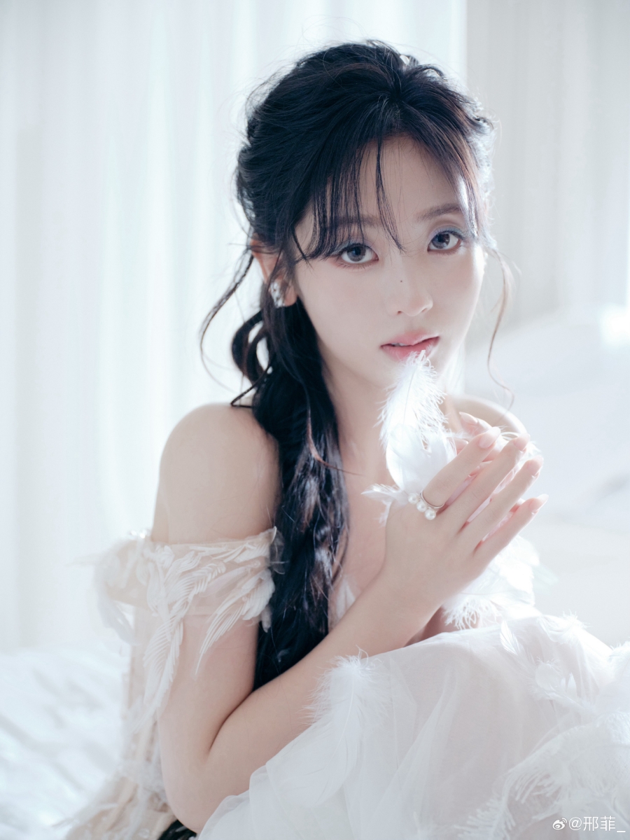 จากคู่จอแก้วสู่คู่จริง? “ซิงเฟย” และ “สวี่ฟางโจว” ถูกจับตาความสัมพันธ์พิเศษ