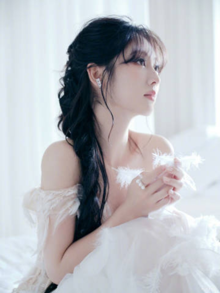 จากคู่จอแก้วสู่คู่จริง? “ซิงเฟย” และ “สวี่ฟางโจว” ถูกจับตาความสัมพันธ์พิเศษ