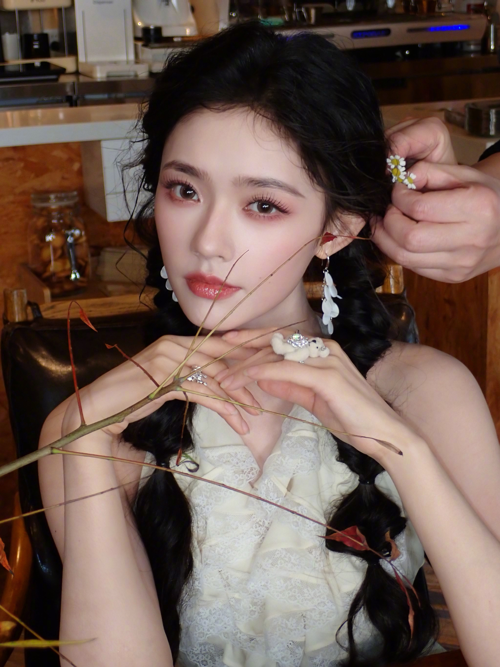 วิจารณ์สนั่น หลินอวิ๋น โหมถ่ายจนป่วย