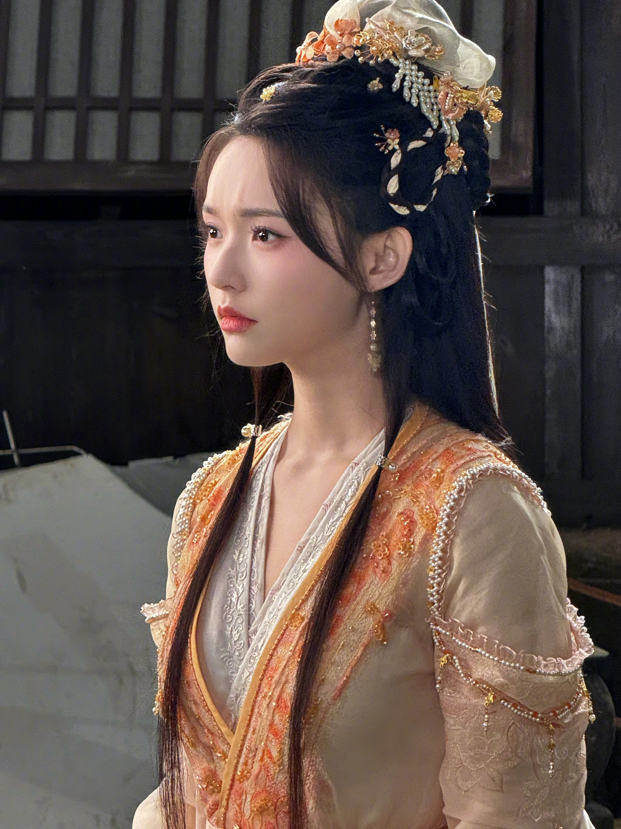 วิจารณ์สนั่น หลินอวิ๋น โหมถ่ายจนป่วย