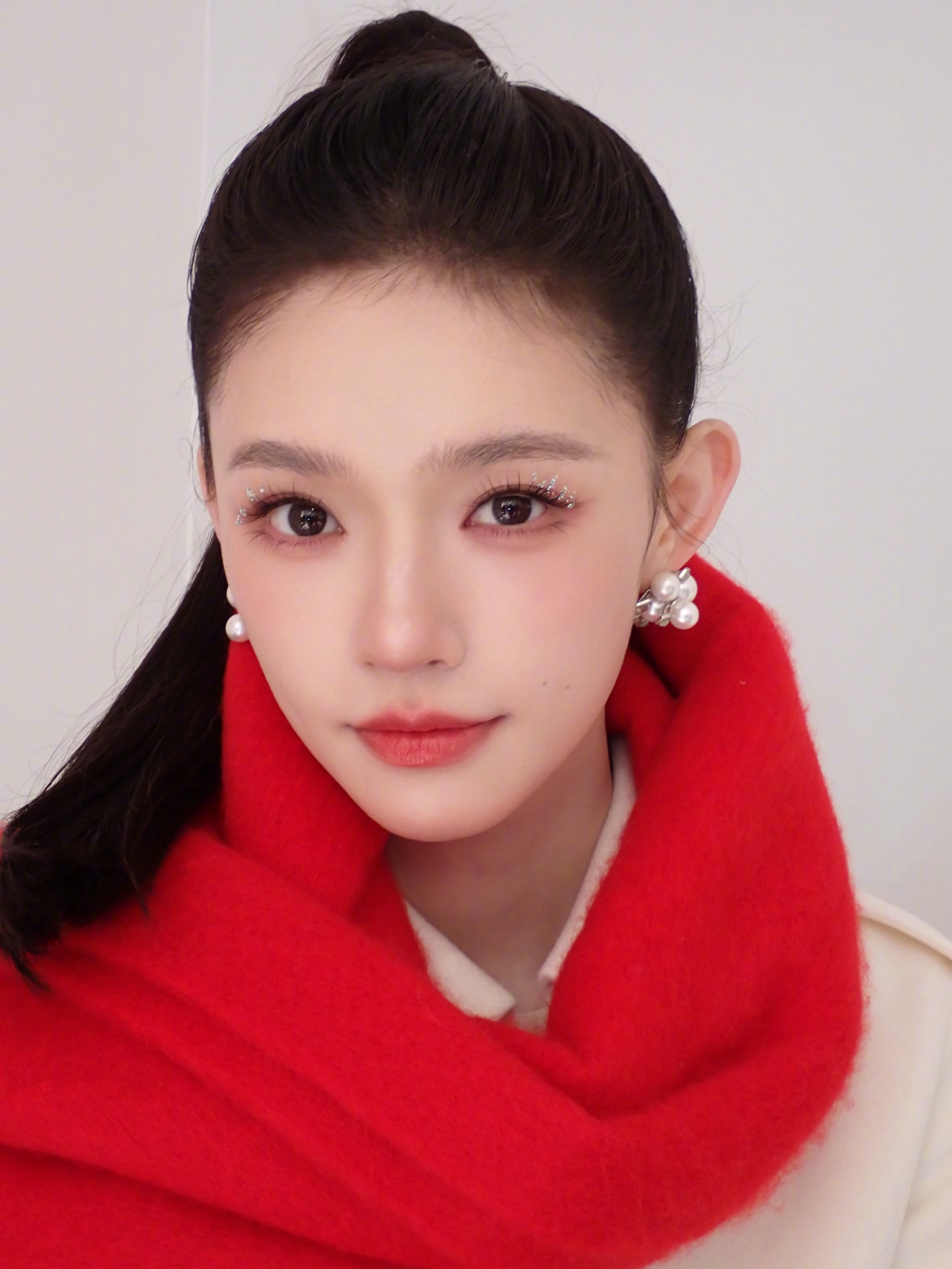 วิจารณ์สนั่น หลินอวิ๋น โหมถ่ายจนป่วย