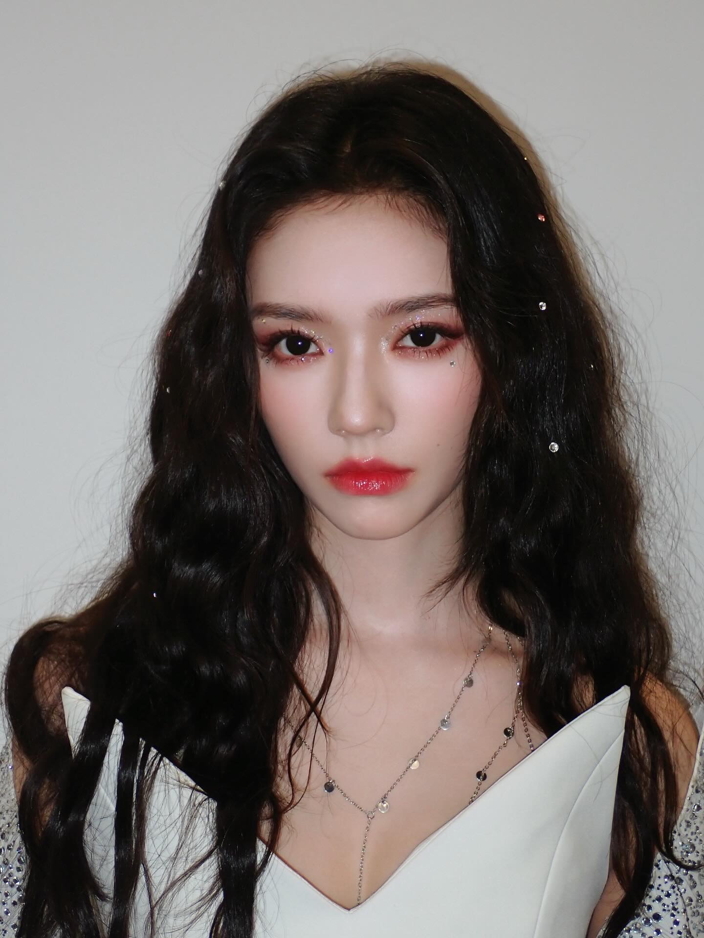 วิจารณ์สนั่น หลินอวิ๋น โหมถ่ายจนป่วย