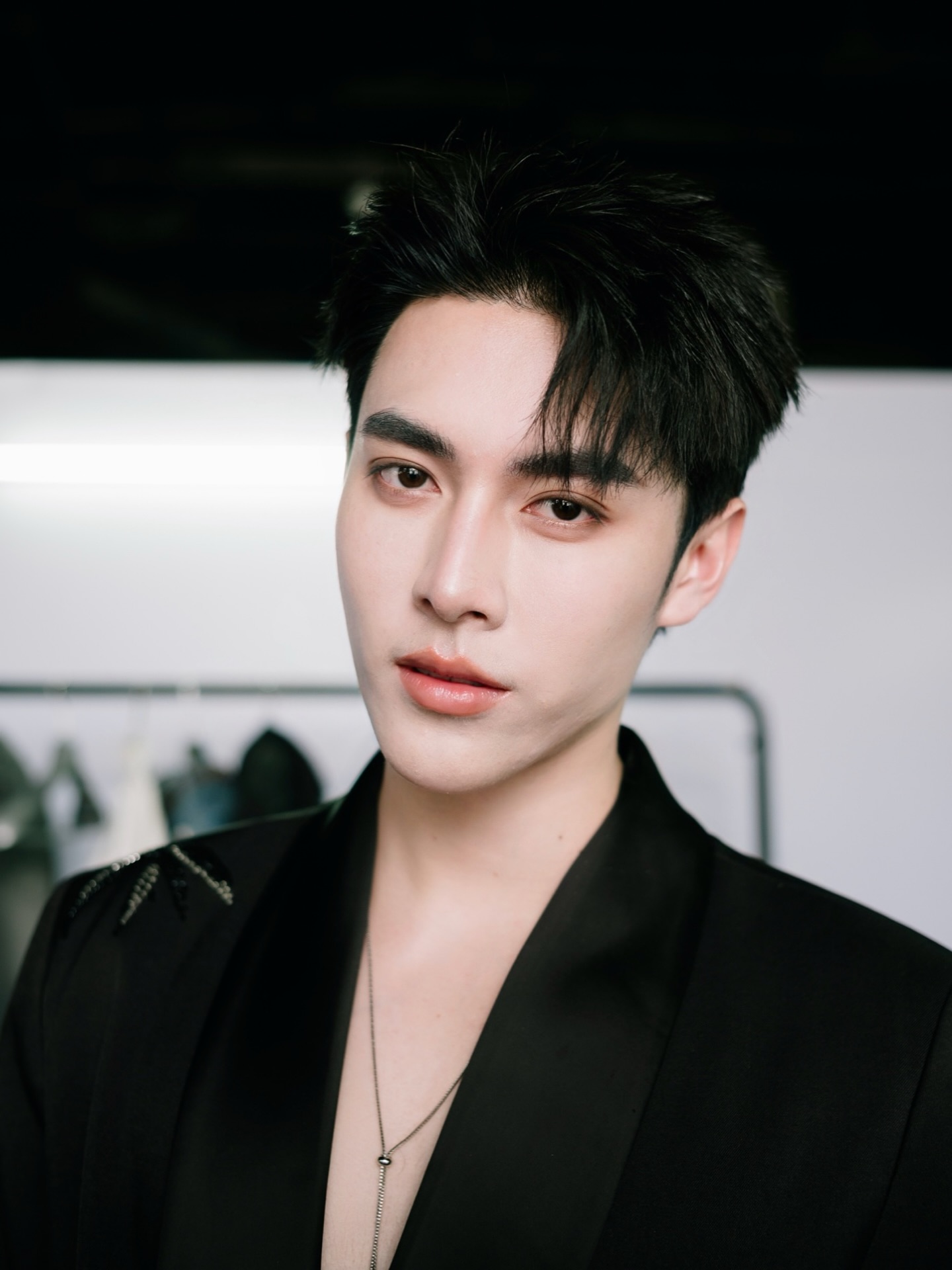 เปิดวาร์ป “นิวตั้น ไวยากรณ์” ศิลปินรุ่นใหม่มากความสามารถ ที่โซเชียลกำลังพูดถึง