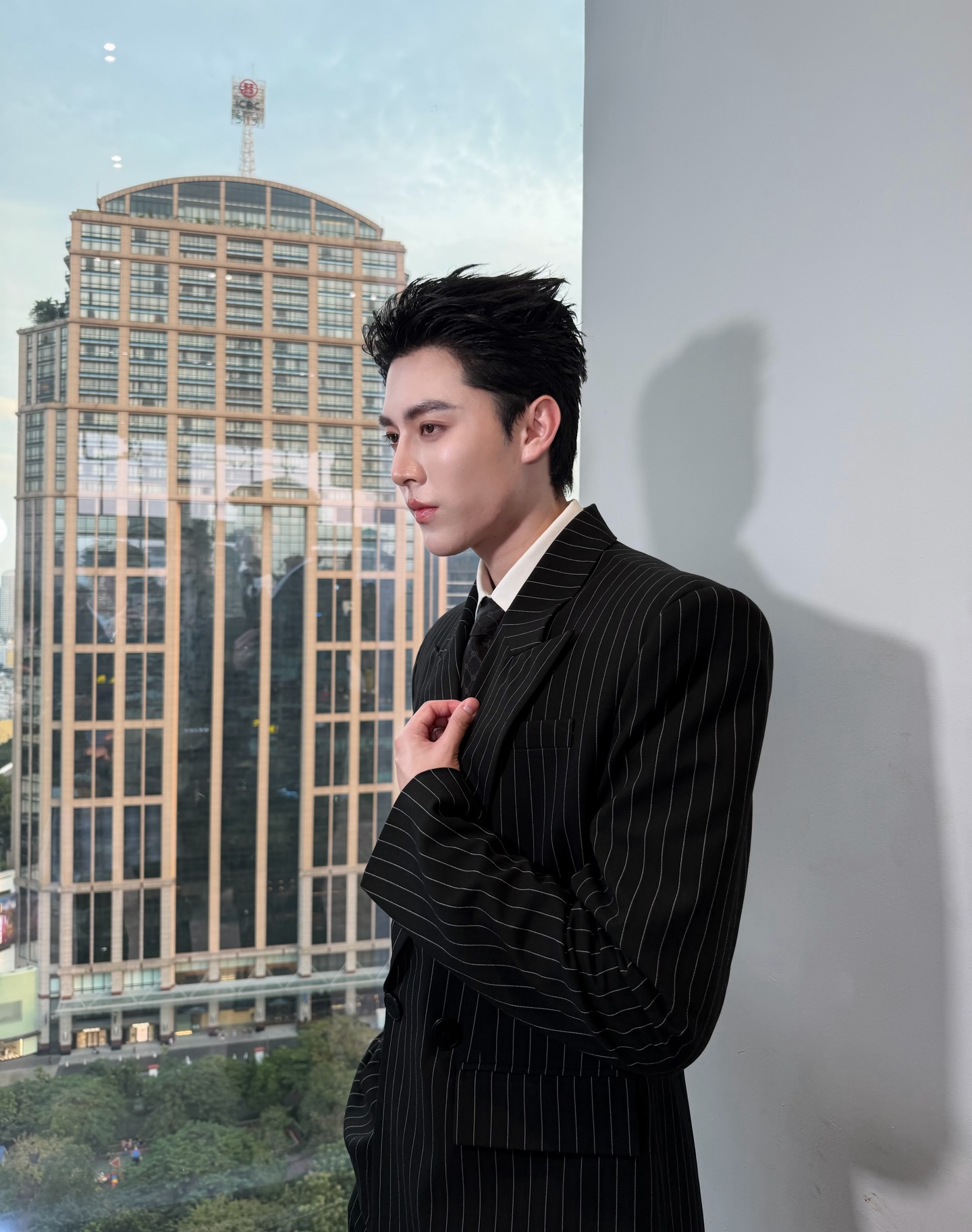 เปิดวาร์ป “นิวตั้น ไวยากรณ์” ศิลปินรุ่นใหม่มากความสามารถ ที่โซเชียลกำลังพูดถึง