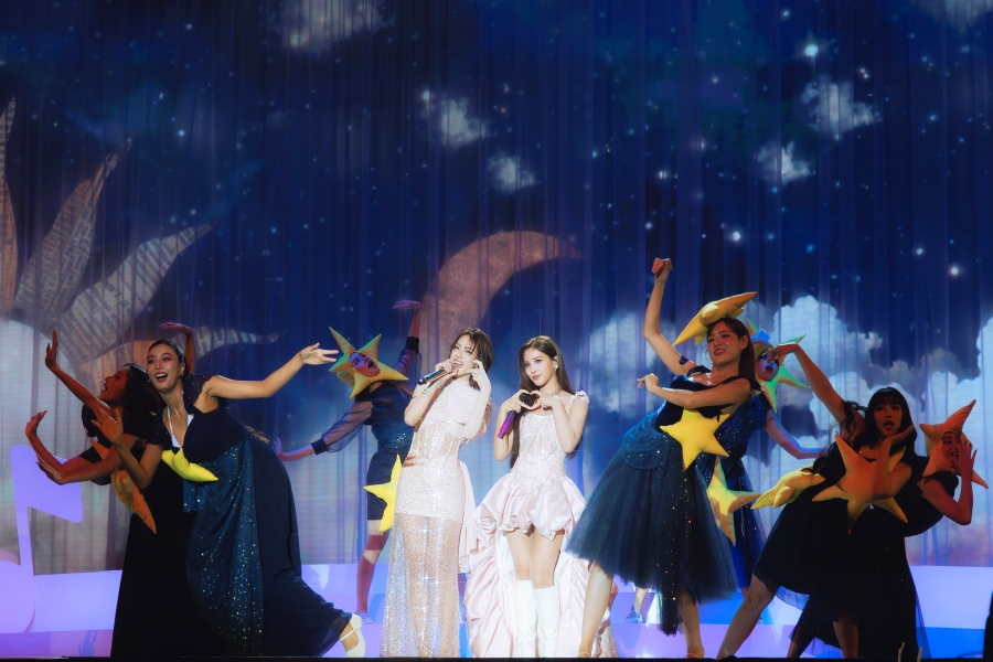 EMI BONNIE : LOVE SESSION