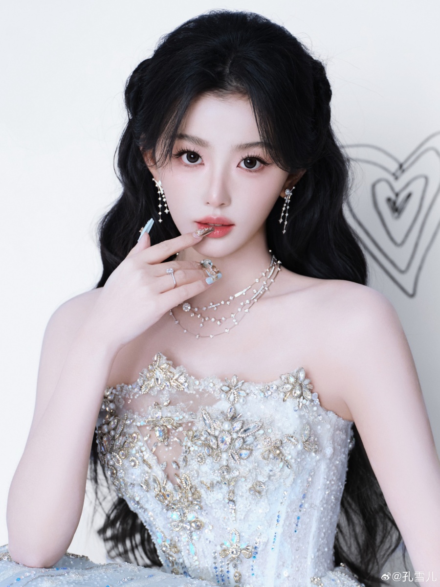 ทำความรู้จัก ขงเสว่เอ๋อร์ (Kong Xue Er) ดาวรุ่งจีนที่กำลังมาแรง