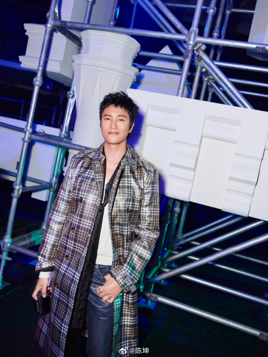 9 พระเอกจีนที่เดบิวต์เรื่องแรกก็ขึ้นแท่นพระเอกเลย