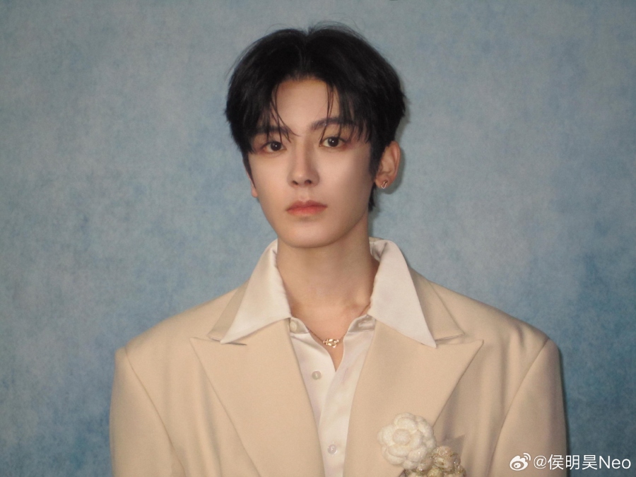 9 พระเอกจีนที่เดบิวต์เรื่องแรกก็ขึ้นแท่นพระเอกเลย