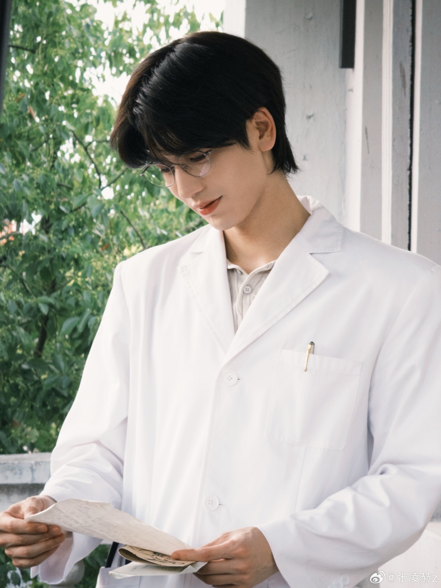 9 พระเอกจีนที่เดบิวต์เรื่องแรกก็ขึ้นแท่นพระเอกเลย