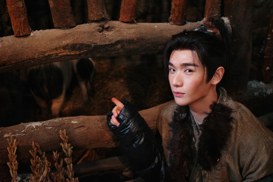 นาย กรชิต นักแสดงไทย แก๊งเชือดหมู ใน ล่าหยก  Pursuit of Jade