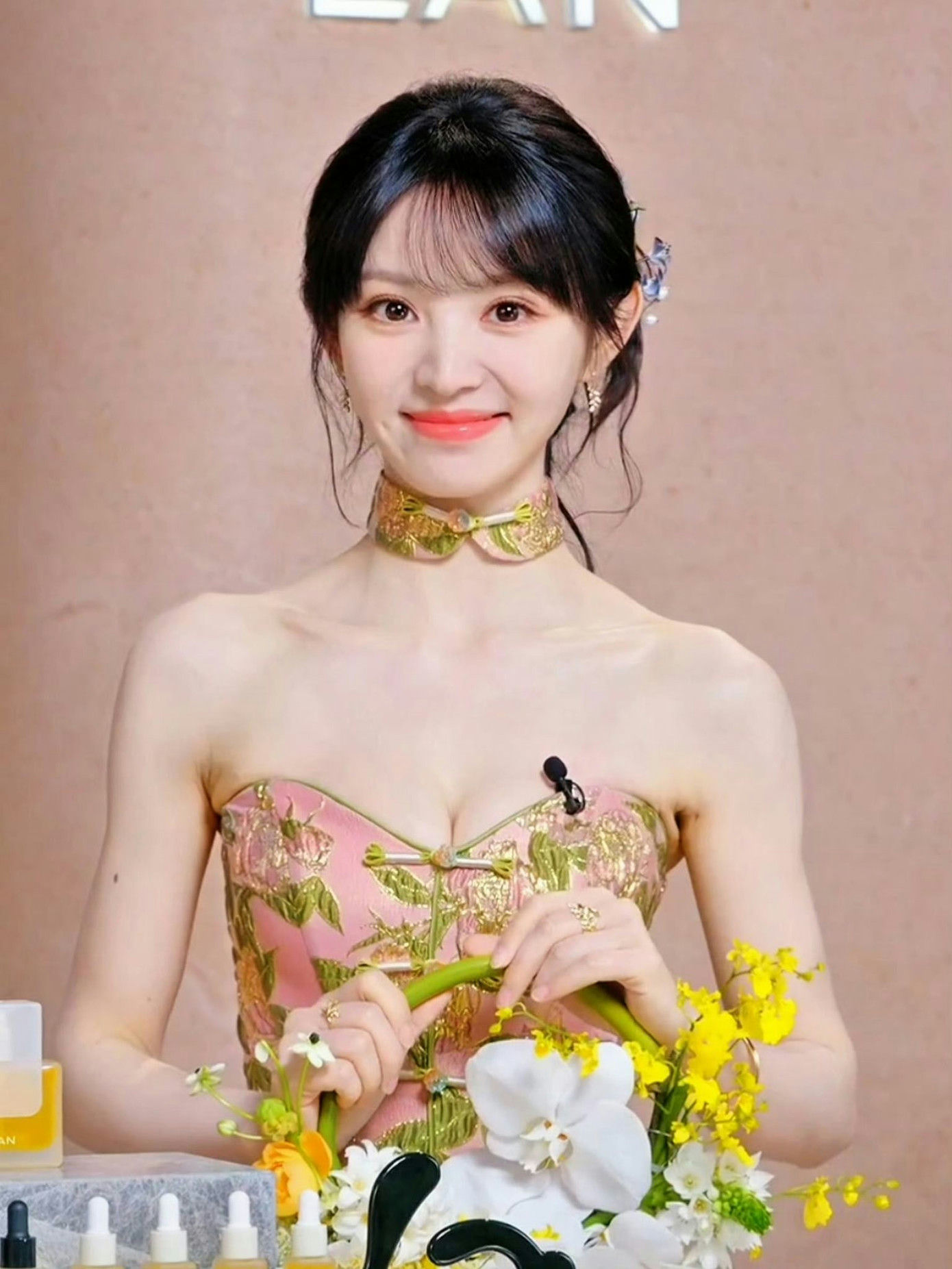 เถียนซีเวย ดราม่าชุดเปิดอกเซ็กซี่เกินไป