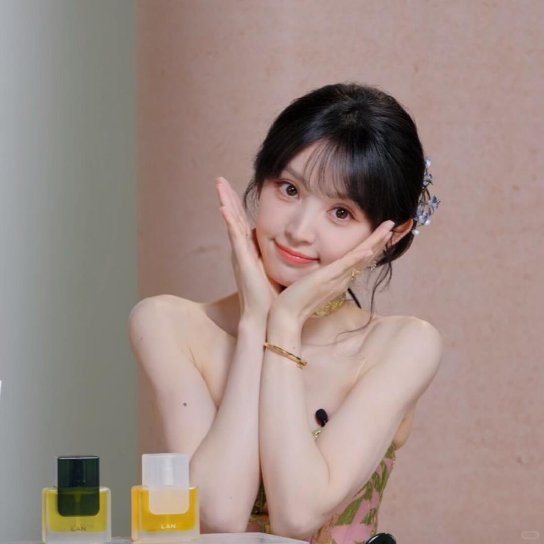 เถียนซีเวย ดราม่าชุดเปิดอกเซ็กซี่เกินไป