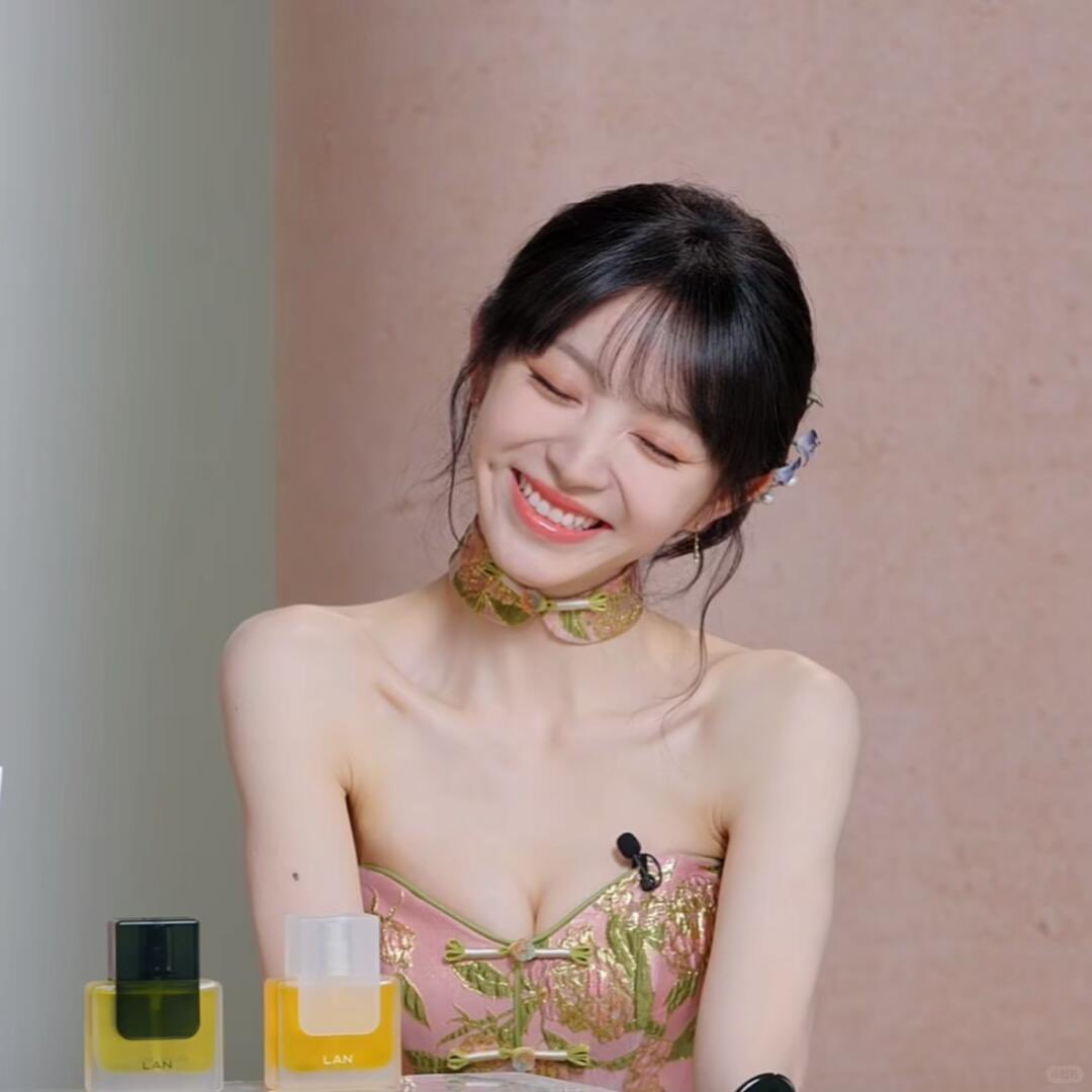 เถียนซีเวย ดราม่าชุดเปิดอกเซ็กซี่เกินไป