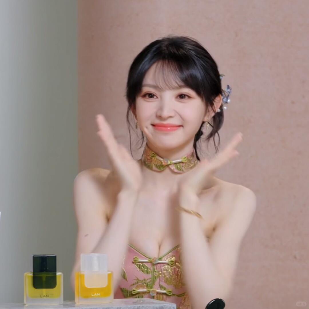 เถียนซีเวย ดราม่าชุดเปิดอกเซ็กซี่เกินไป