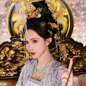 พยัคฆ์หลงกลิ่นบุปผา Tigers Sniff the Rose