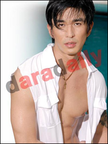 เซกิ โชว์หุ่นล่ำ เร้าใจสาวแท้-เทียม