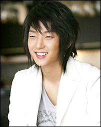 ลีจุนกิ พระเอกหน้าสวย