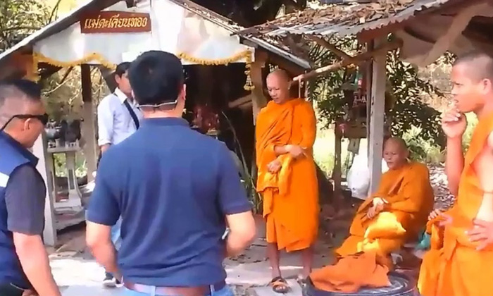 จับสึก-ไล่กลับประเทศ 6 พระกัมพูชา บิณฑบาตเอาอาหารให้เมียขายแคมป์คนงาน