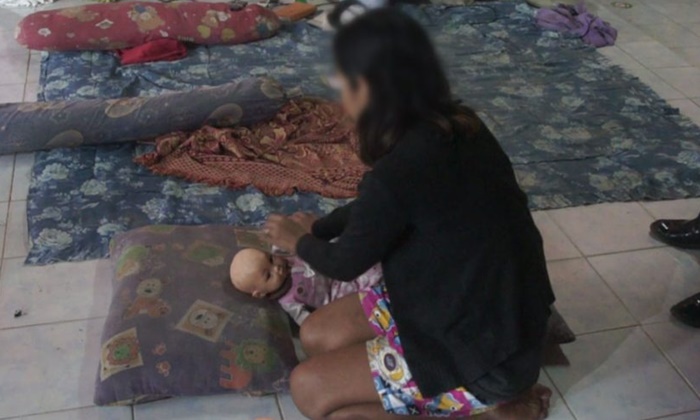 รวบตัวแม่เด็ก 2 ขวบ ยอมรับตบหัวลูกเสียชีวิต หลังอ้างว่าขนมติดคอ