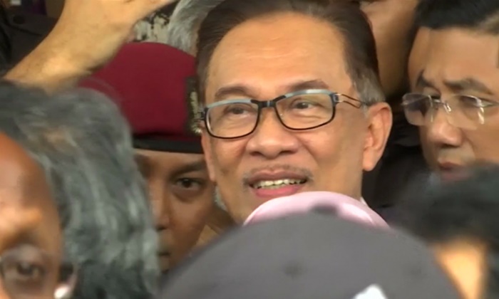 มาเลเซียปล่อยตัว "อันวาร์ อิบราฮิม" หลังได้รับอภัยโทษ เผยไม่รีบรับตำแหน่งต่อ "มหาธีร์"