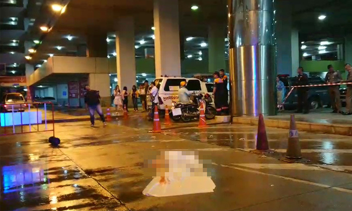 สาวนิรนามดิ่งอาคารจอดรถ MRT ลาดพร้าว ร่วงจากชั้น 9 ดับคาที่
