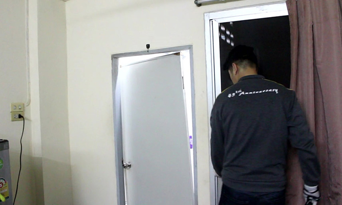 สาวโรงงานปทุมฯ ช็อก กลับบ้านเจอแฟนหนุ่มผูกคอดับ