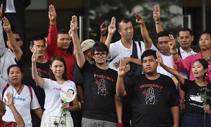 ศาลสั่งปล่อยตัวชั่วคราว 15 แกนนำ "คนอยากเลือกตั้ง" ห้ามเคลื่อนไหวทางการเมือง