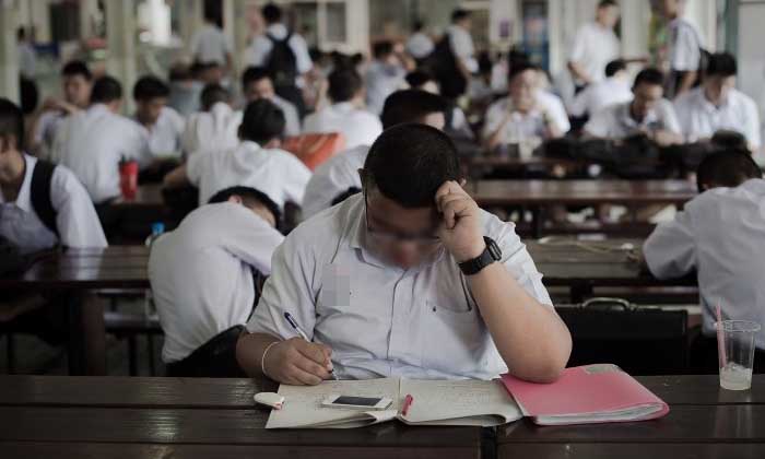 6 วิบากกรรมนักเรียนไทย โดนผู้ใหญ่ "โกงกิน" อะไรบ้างในโรงเรียน?