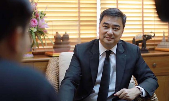 "อภิสิทธิ์" ยอมรับสมาชิก ปชป.ไหลซบ "สุเทพ" พร้อมหนุน คสช. ถก กกต.