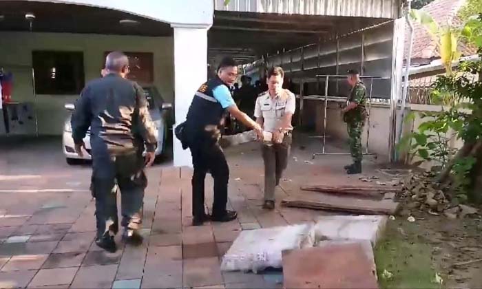 ตำรวจนนทบุรีขยายผลตรวจค้นบ้านหรู พบไม้หวงห้าม-งาช้างผิดกฎหมาย