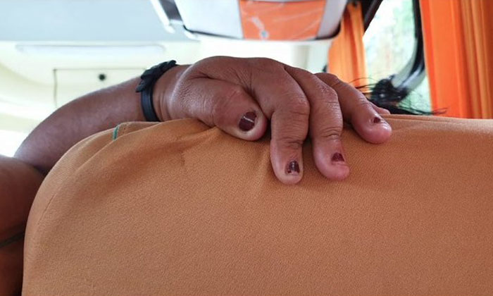 ชาวเน็ตไม่ขำ นักเขียนดังโพสต์ถึงมือคนนั่งเบาะหน้า #กลมกว่านี้ก็โดเรม่อน