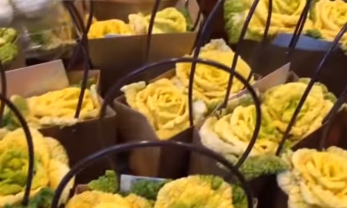 ของขวัญวันวาเลนไทน์สุดเก๋ “ดอกกุหลาบผักกาดขาว” ให้เสร็จเดินเข้าร้านชาบูได้เลย