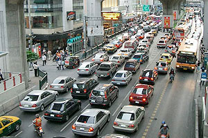 เผยปัญหารถติดเหตุผู้ขับขี่ขาดวินัย รถล้นถนน