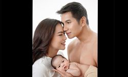 "บุ๋ม ปนัดดา" ถ่ายภาพครอบครัวพร้อมโมเมนต์สวีท แต่งานนี้มีคนแย่งซีน