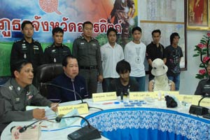 ตร.อุตรดิตถ์จับ 2 นักศึกษาค้ายาบ้าผ่านอินเทอร์เน็ต