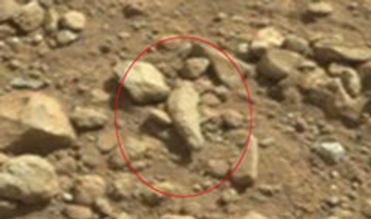 นาซ่าพบฟอสซิลนิ้วคนและรองเท้าแตะ บนดาวอังคาร