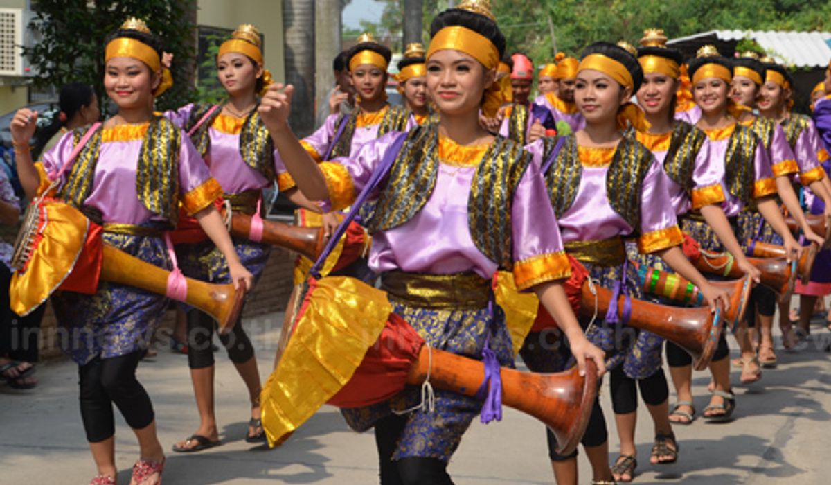 บางเตยจัดงานสงกรานต์-ปู่วัย97แข่งเตะปี๊บ