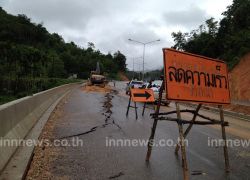 ถนนระนองทรุด หลังฝนตกติดต่อหลายวัน