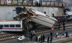 รถไฟสเปน"แหกโค้ง-ตกราง" ยอดตายพุ่งเป็น 65 ศพ