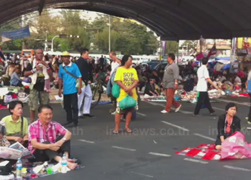 กปปส.อนุสาวรีย์ฯยังปักหลักฟังปราศรัย