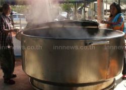 ฮือฮา!ก๋วยเตี๋ยวกินฟรีหม้อใหญ่ที่สุดในโลก