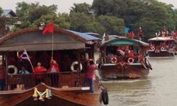 เสื้อแดง ล่องเรือ-ขี่ช้าง เคลื่อนพลชุมนุมใหญ่อยุธยา