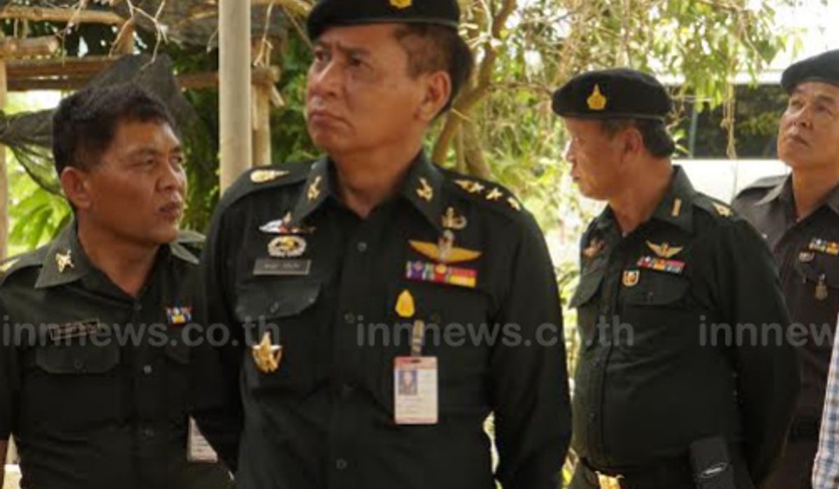 ทหารพิษณุโลกช่วยชาวสุโขทัยซ่อมบ้านถูกพายุซัด