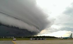 หาดูยาก! ภาพเมฆอาร์คัส ที่สนามบินอุดรฯ