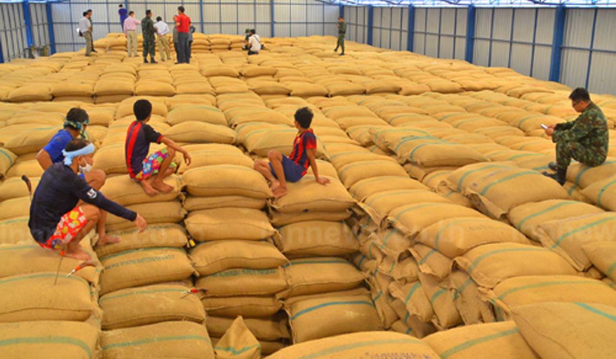 บุกตรวจโกดังข้าวย่านบางคูวัดหวั่นซุดนั่งร้าน